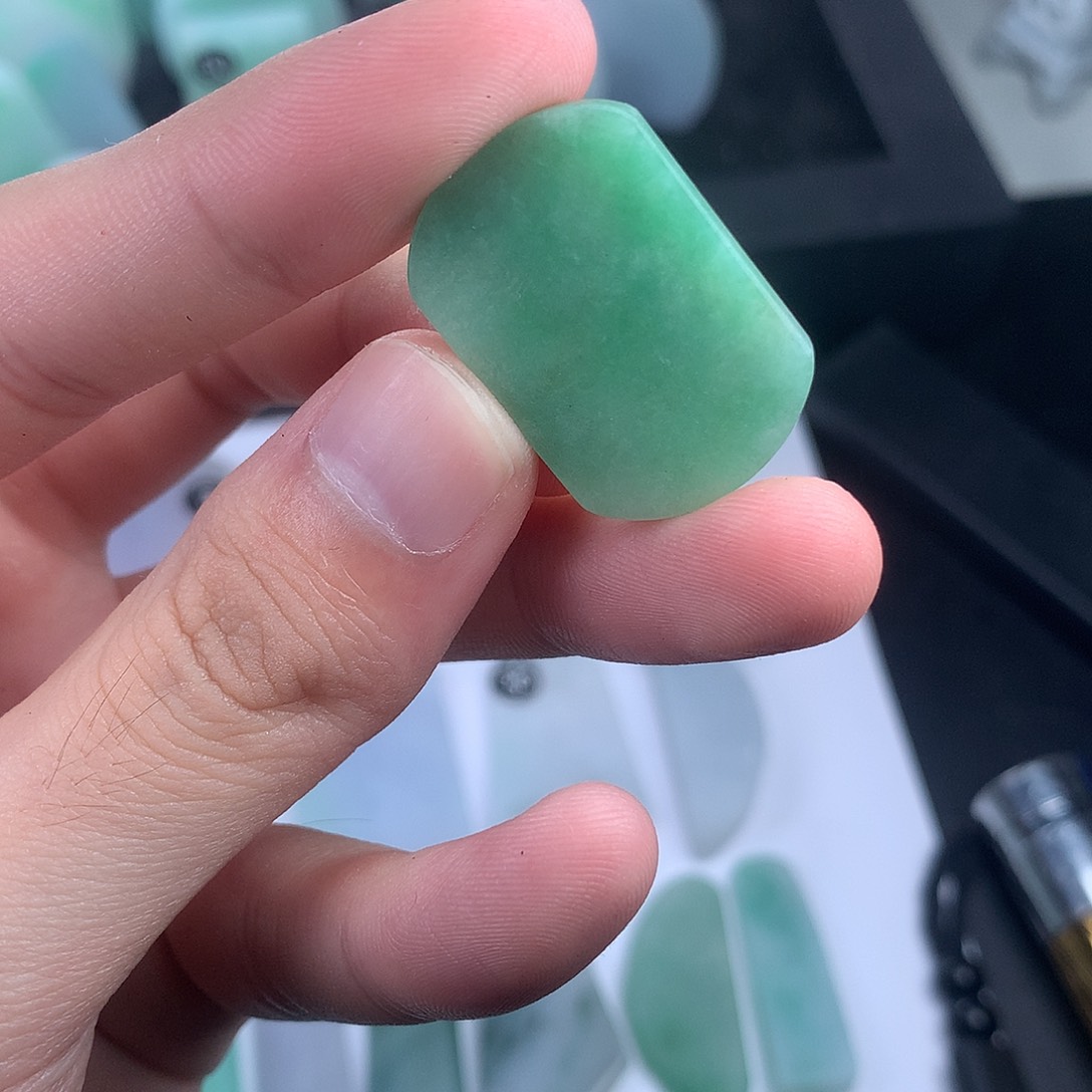 定制翡翠未镶嵌缅甸翡翠A货边角
