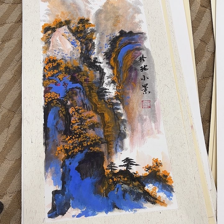 国画花鸟的翅膀和翅膀都是白色的羽毛