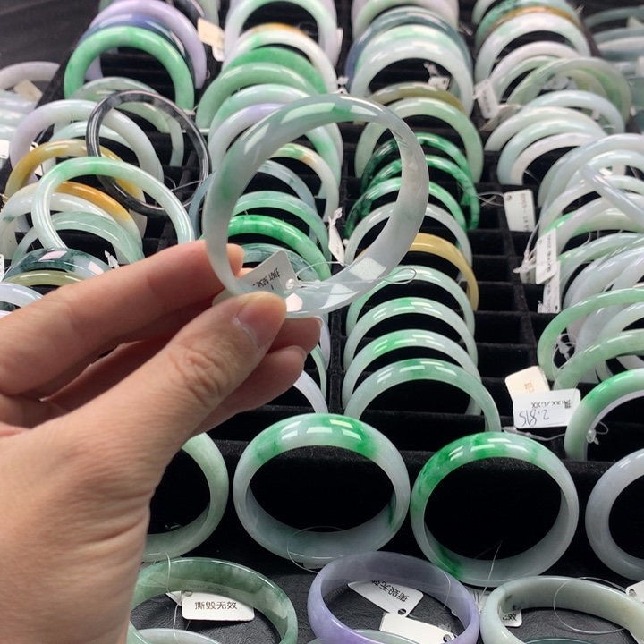 翡翠手镯未镶嵌知*翡翠