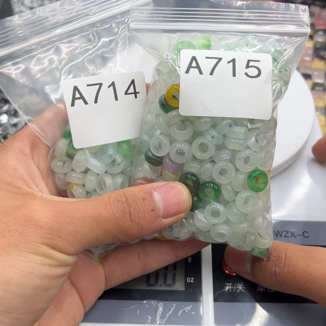 嗷***馆玛瑙/玉髓合金颈饰