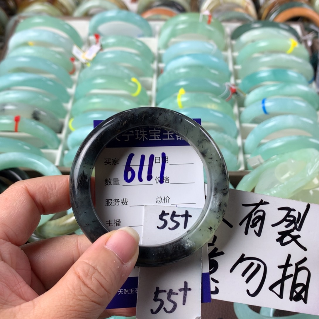 蛇纹石玉手镯未镶嵌6111