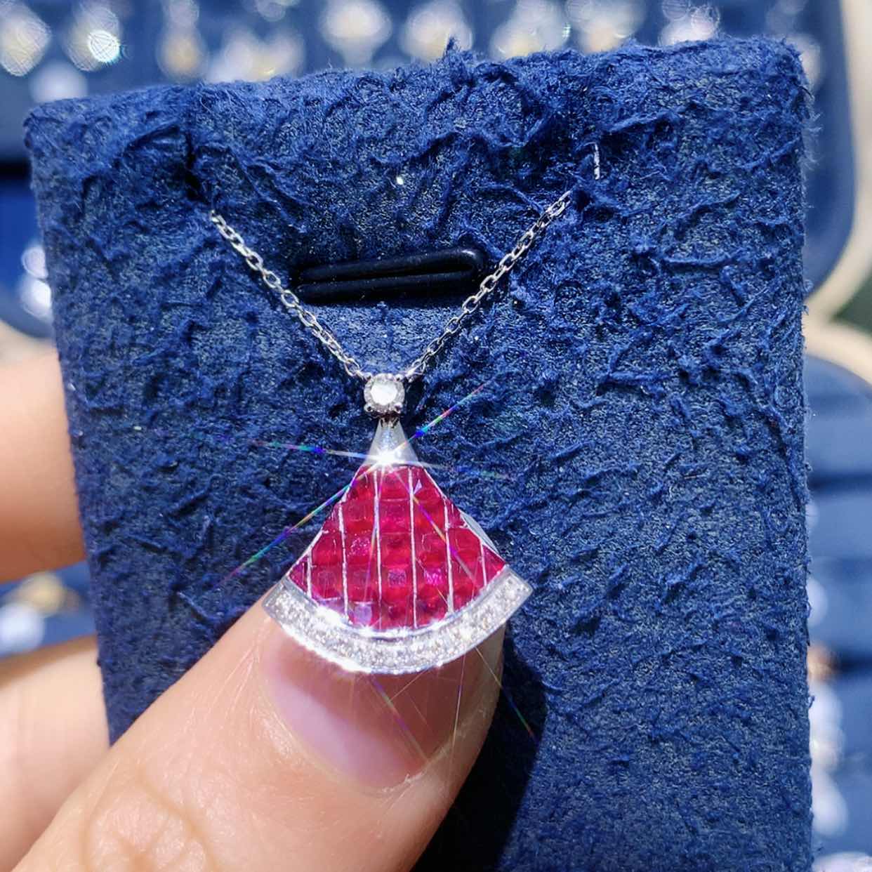 【闪购商品】红宝石颈饰18K金镶嵌裙子项链