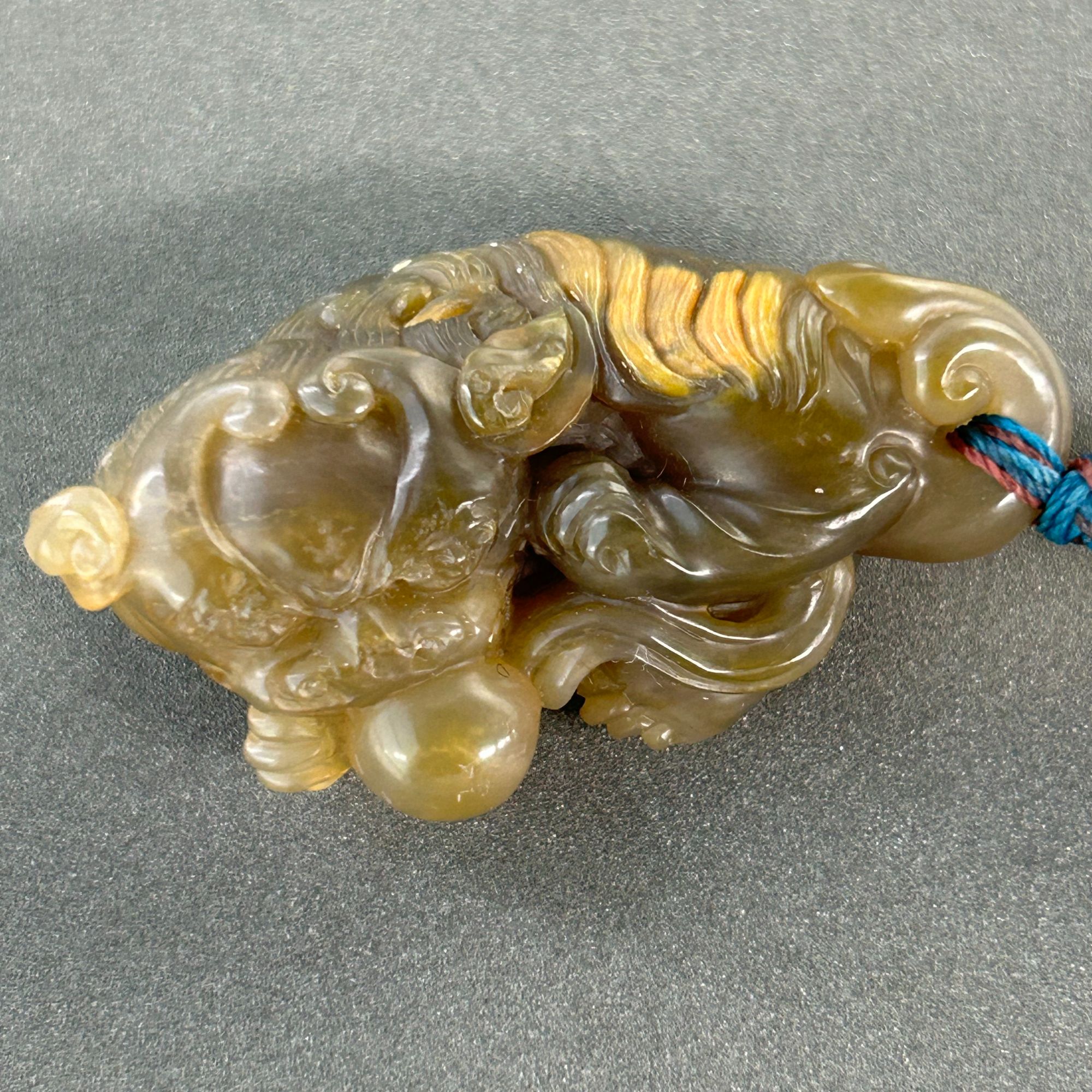 6田黄石狮戏球/H-A4727北京中保拍卖