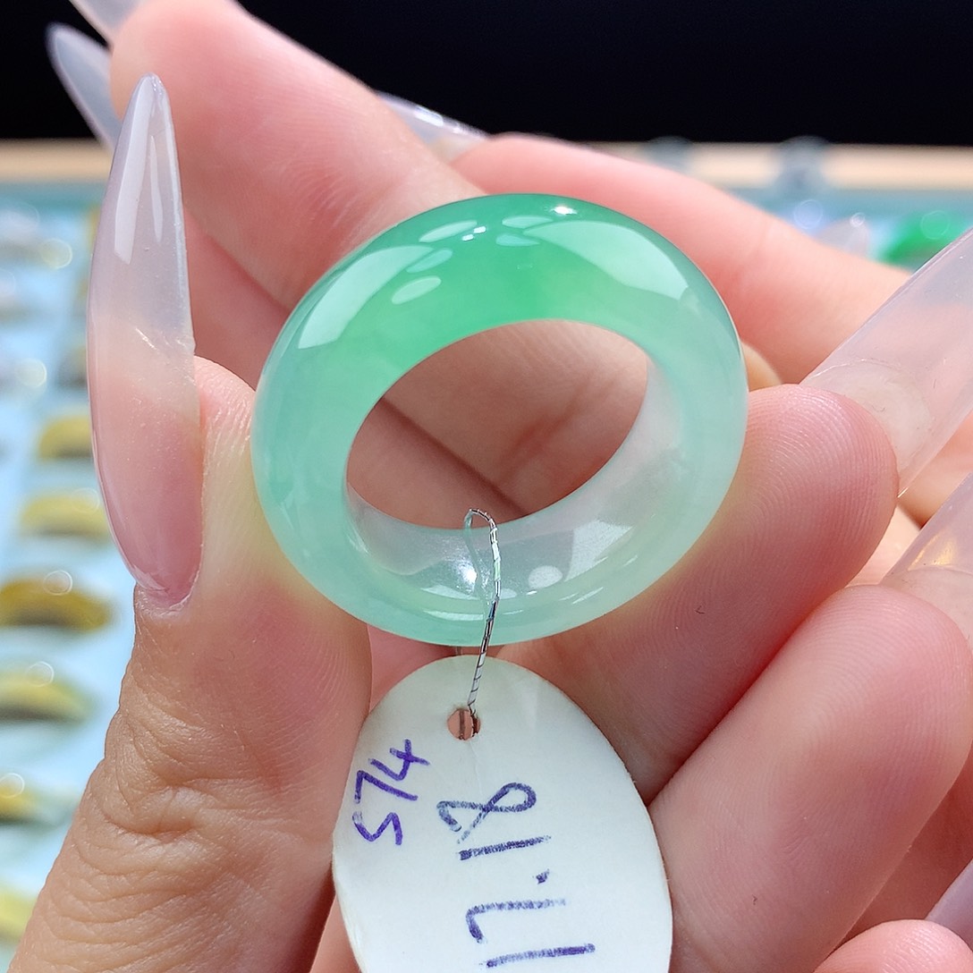 翡翠戒指未镶嵌17-18圈