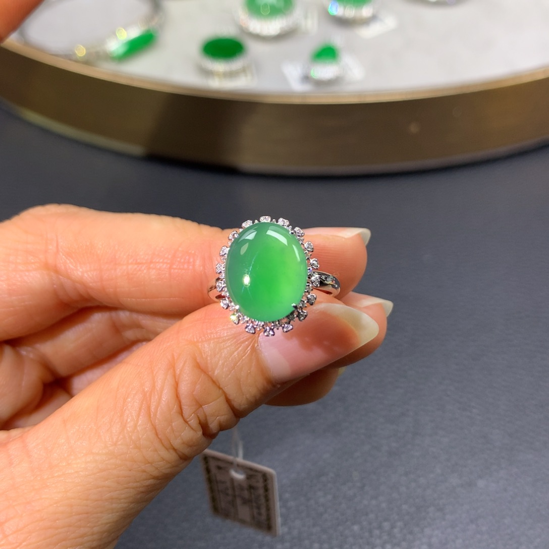 翡翠戒指18K金镶嵌翡翠