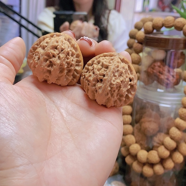 【闪购商品】文玩核桃把件40三角白