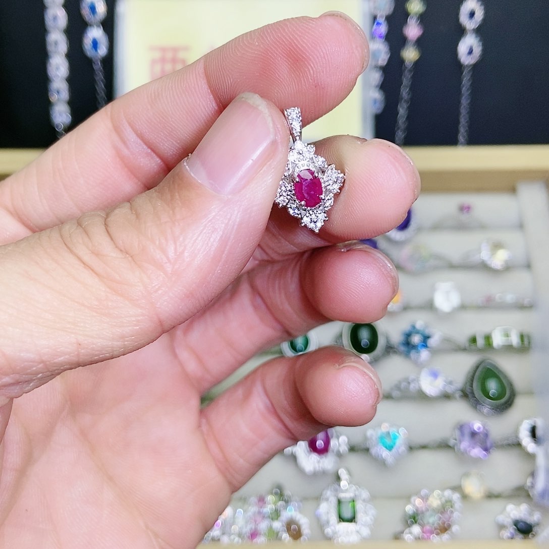 【闪购商品】吊坠(不含链)未镶嵌红宝石