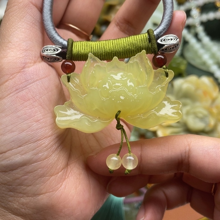 蛇纹石玉吊坠合金