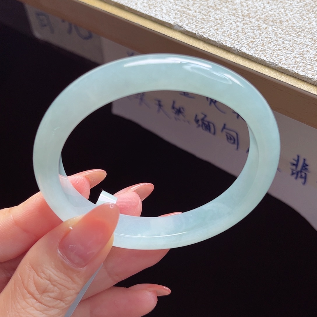 翡翠手镯未镶嵌手镯