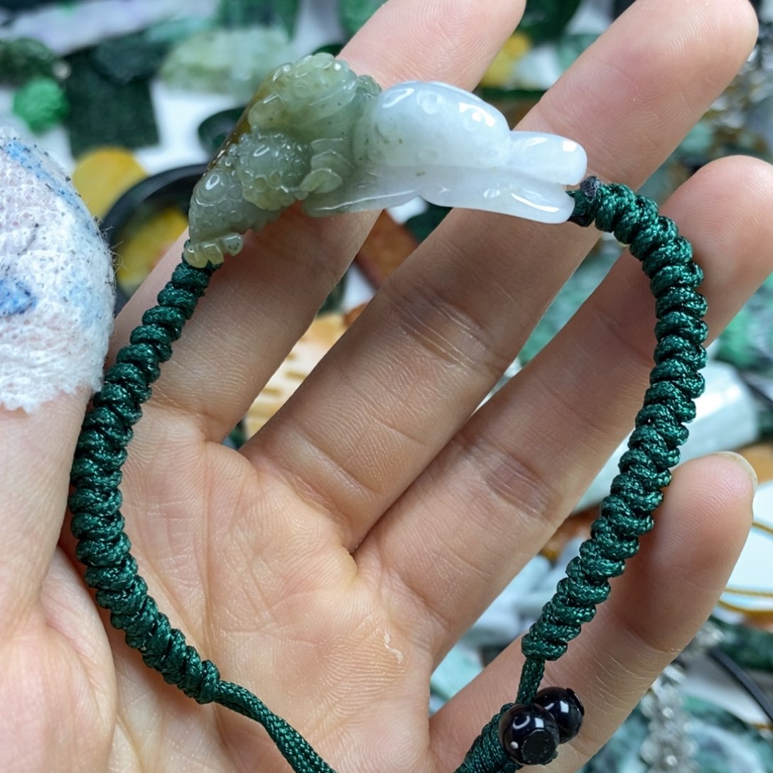 翡翠颈饰未镶嵌吊坠