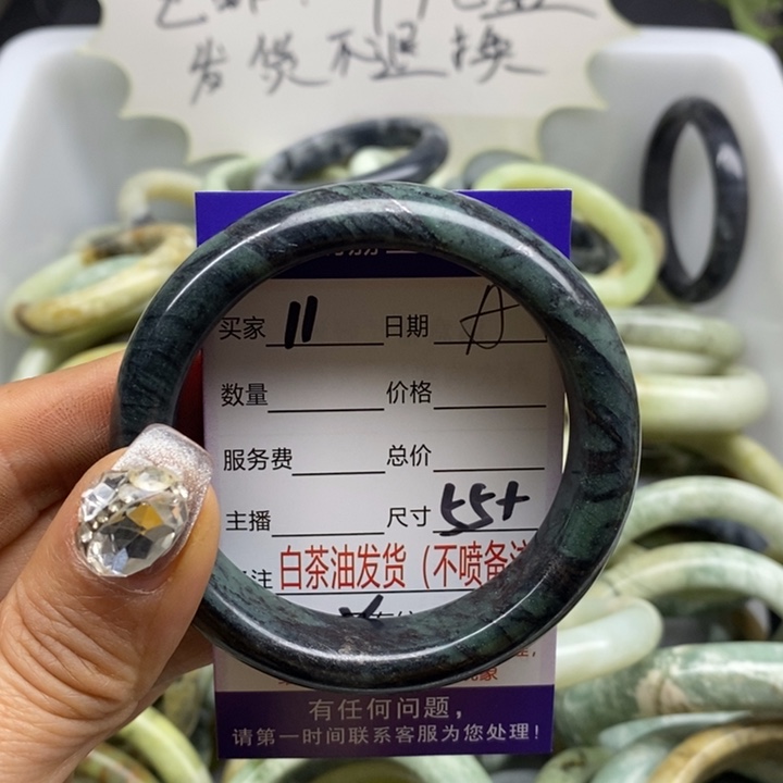 蛇纹石玉手镯未镶嵌