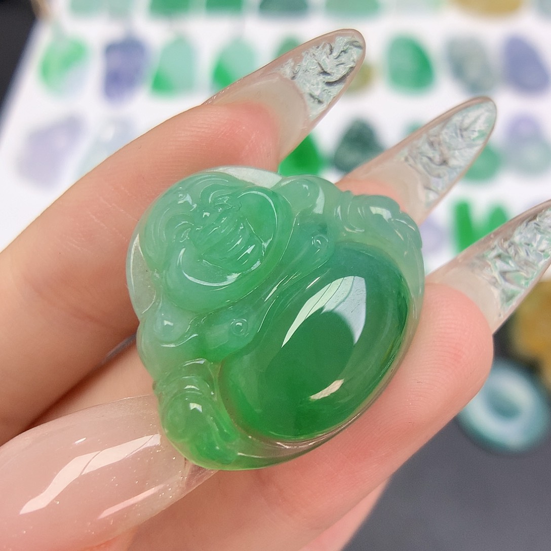 翡翠未镶嵌颈饰佛公