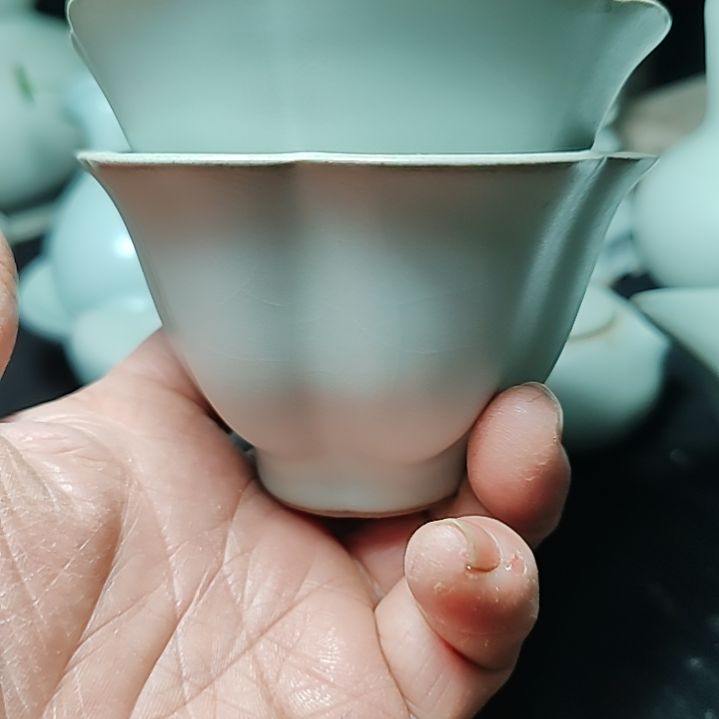 官瓷天青釉花口杯