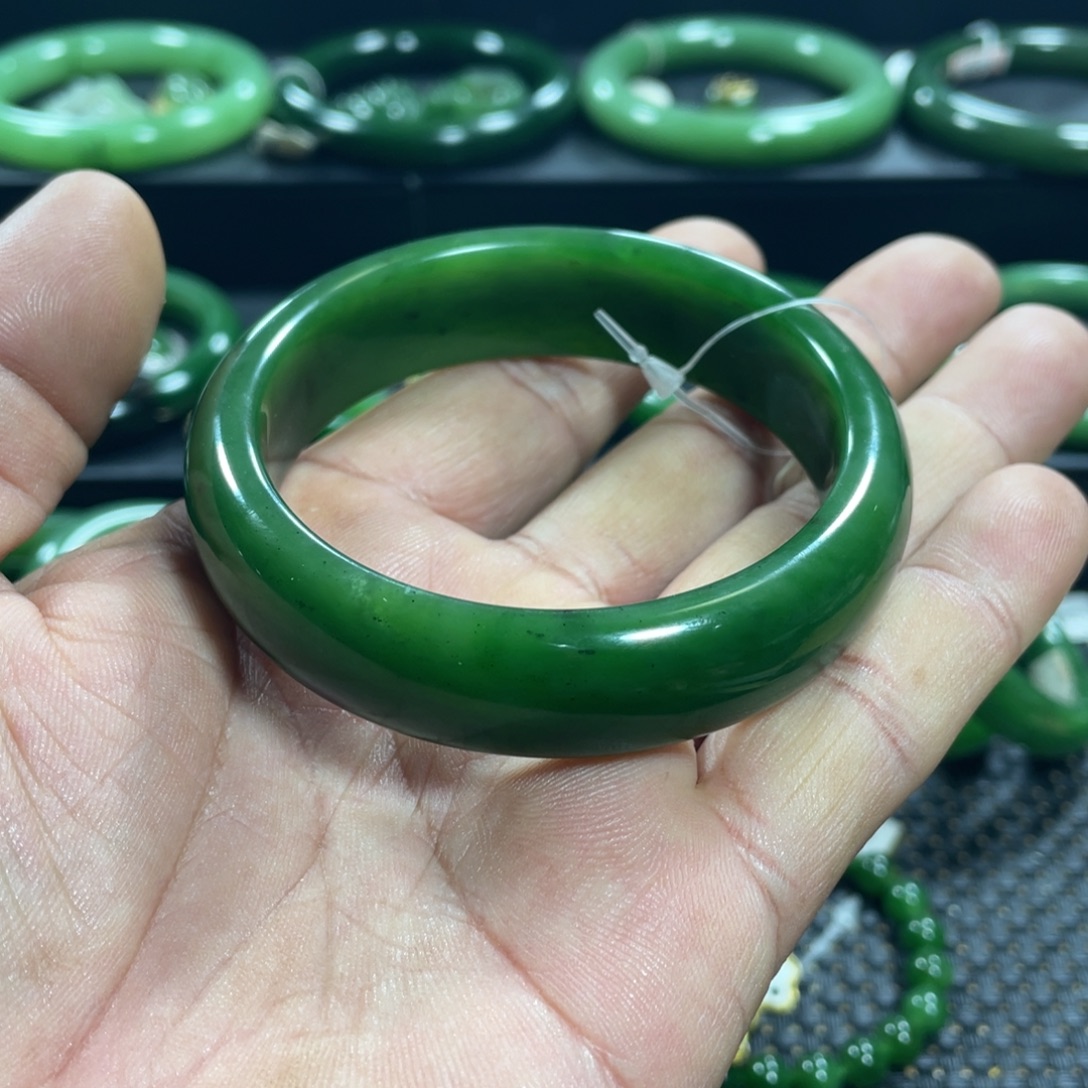 和田玉（碧玉）未镶嵌手镯