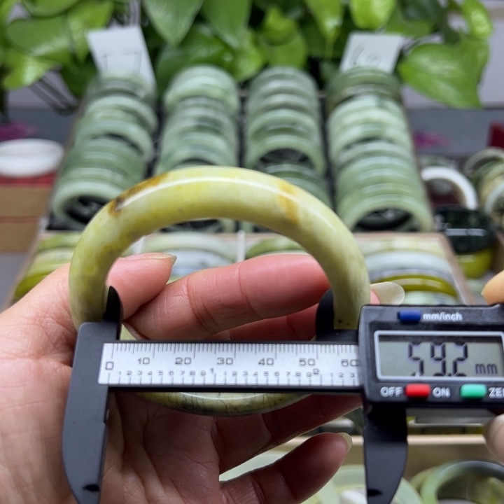 蛇纹石玉未镶嵌手镯5