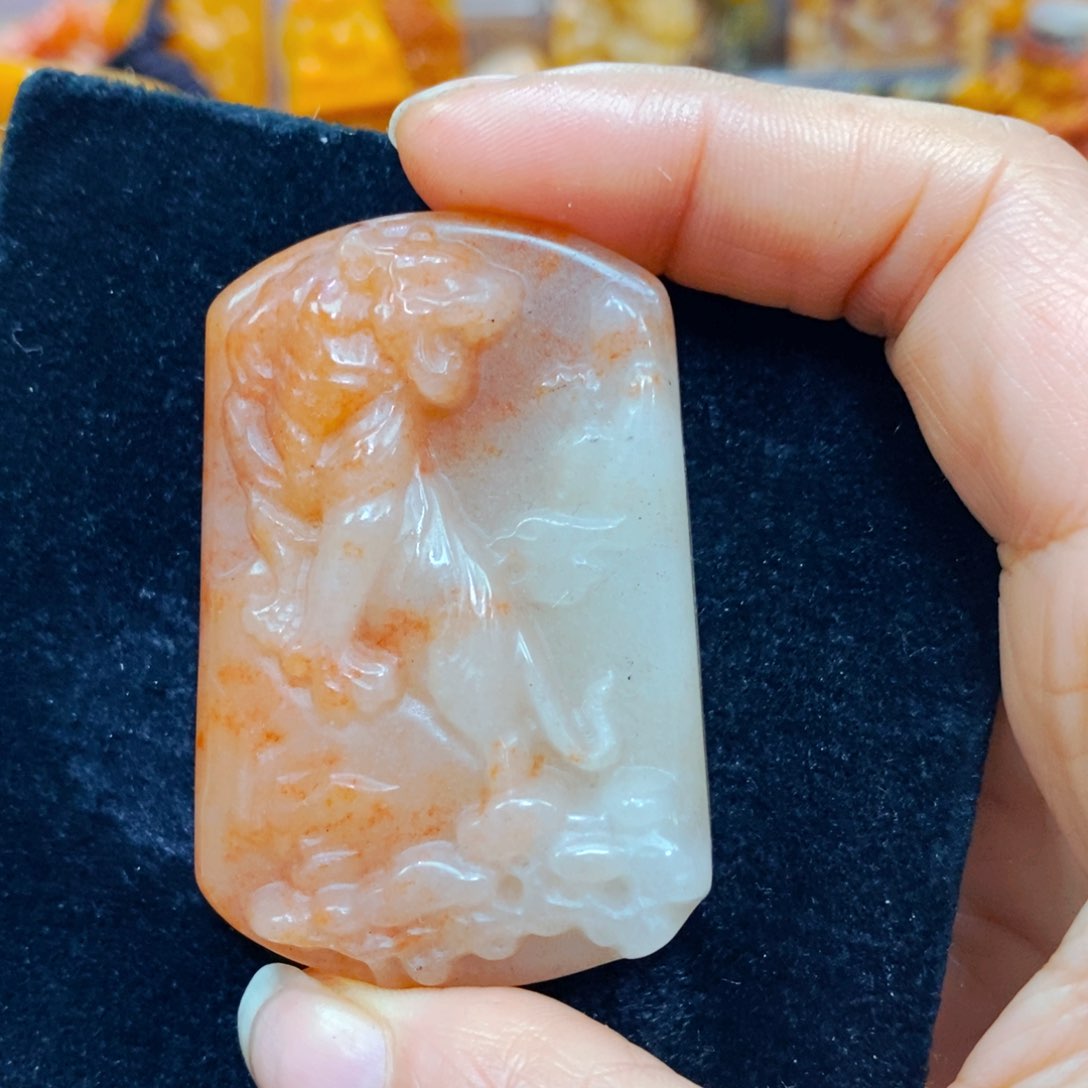 未镶嵌石英质玉（黄龙玉）颈饰