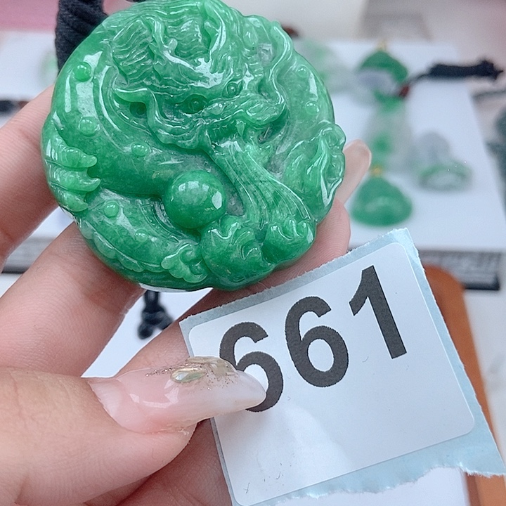翡翠颈饰未镶嵌吊坠