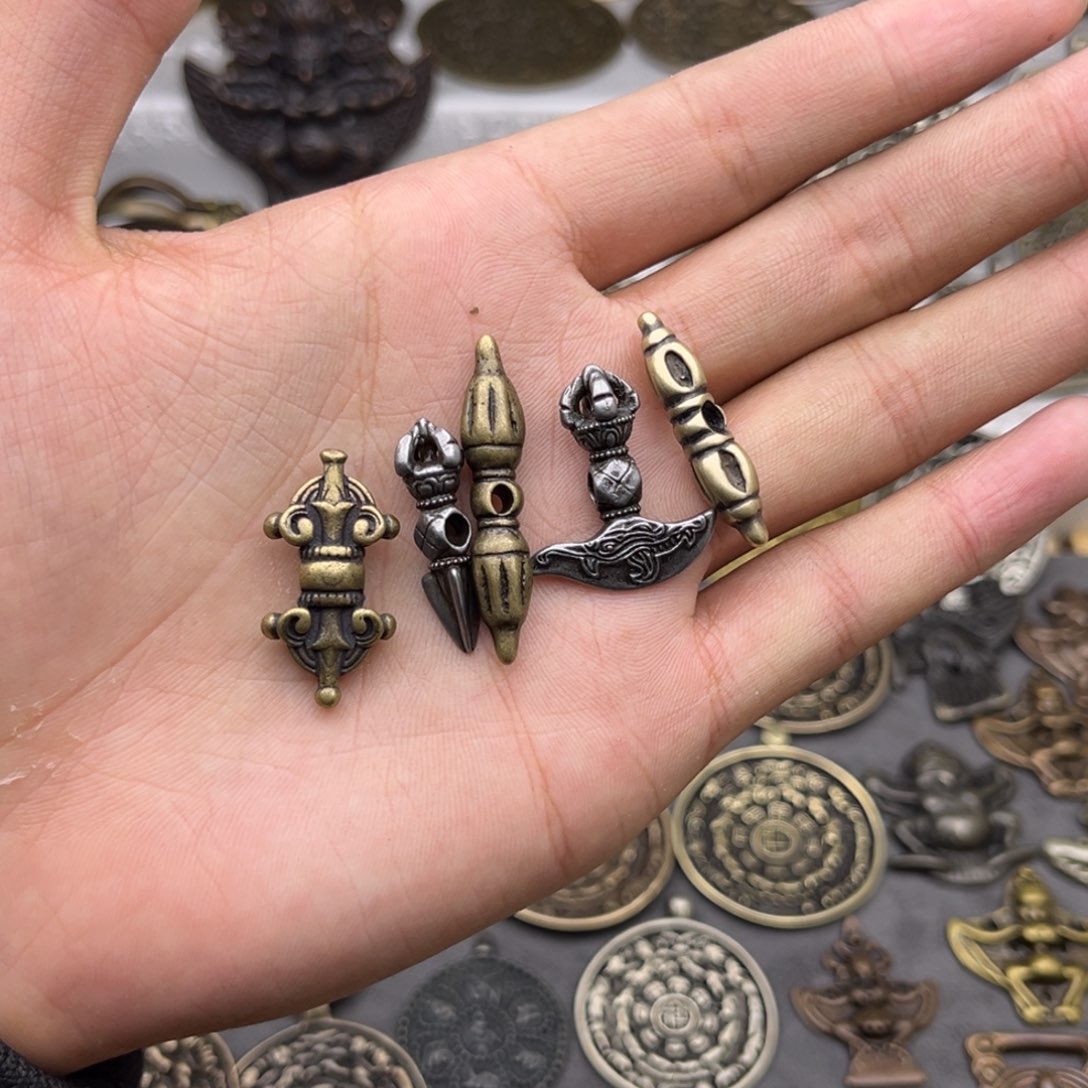 泥塑其中一个随机发