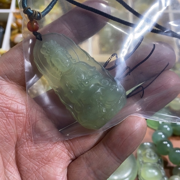 蛇纹石玉颈饰未镶嵌