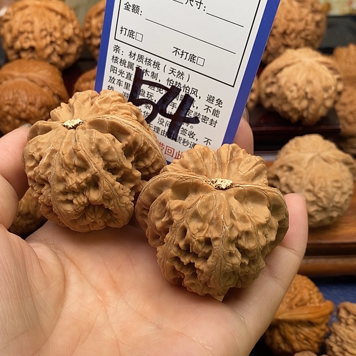 亳***生桃核吊坠粗筋狮子头47