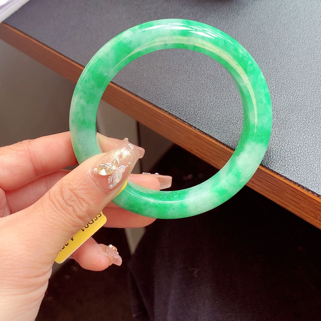 翡翠手镯未镶嵌缅甸翡翠