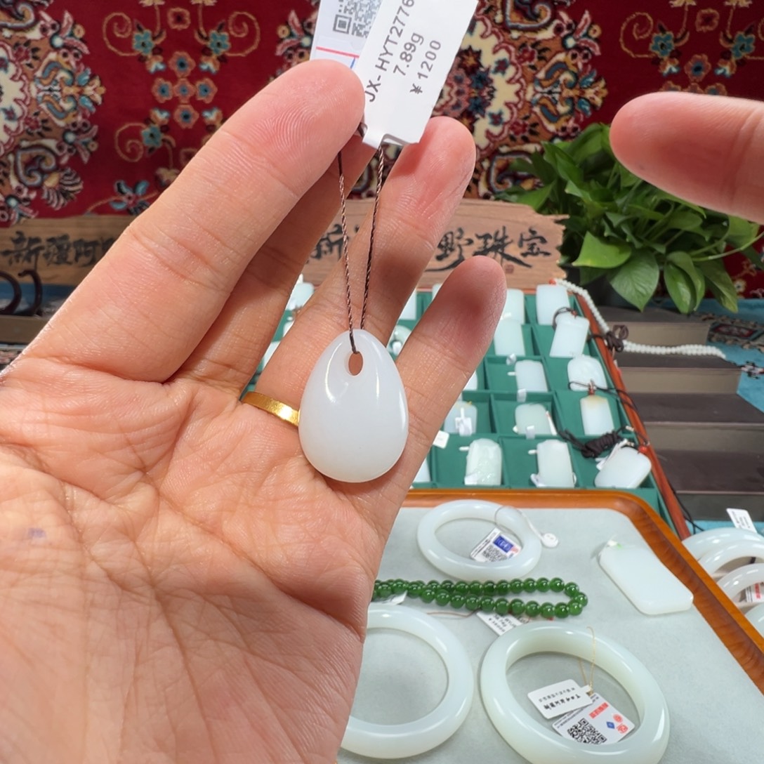 未镶嵌手镯和田玉羊脂玉小福袋