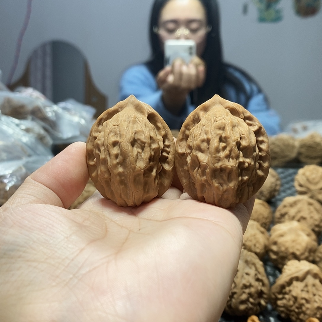 邦***邦桃核吊坠大红袍36