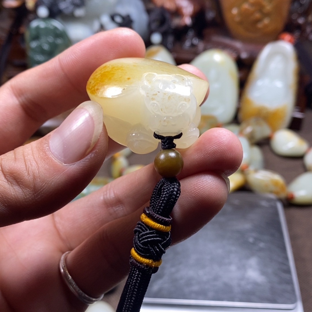 独***下和田玉未镶嵌挂件