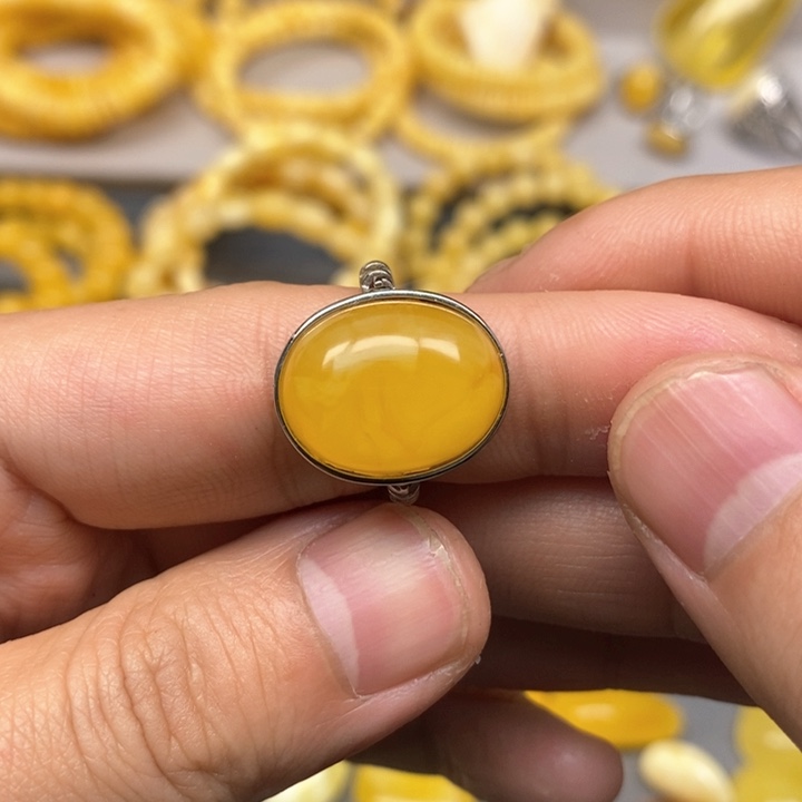 未镶嵌琥珀珠宝奇石