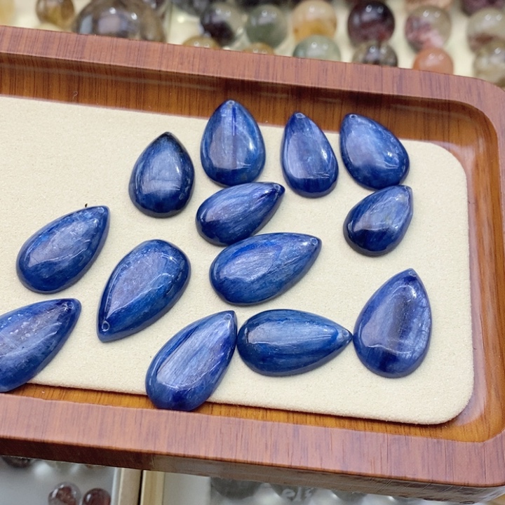 水晶颈饰未镶嵌，