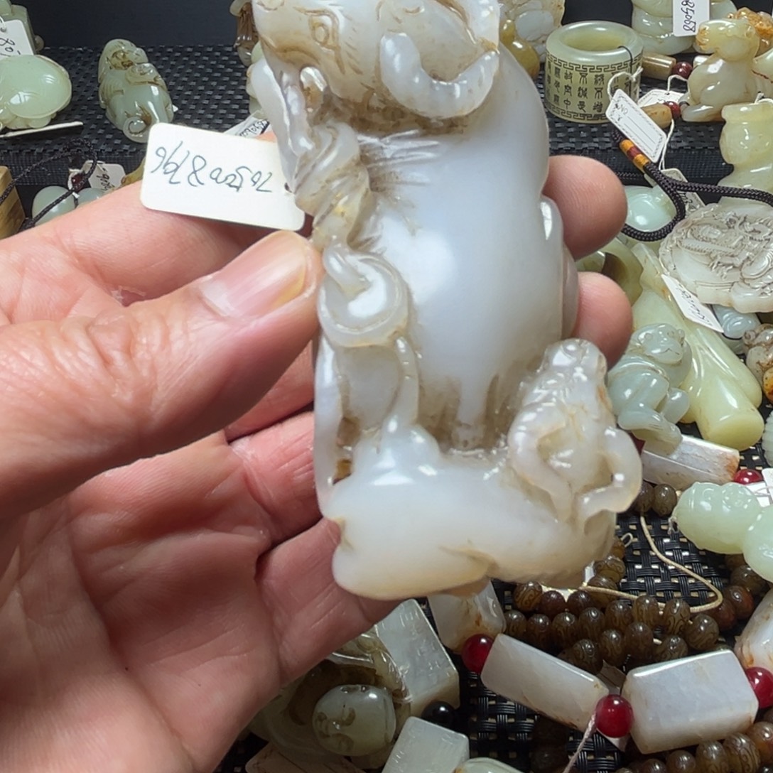 .***，和田玉未镶嵌颈饰