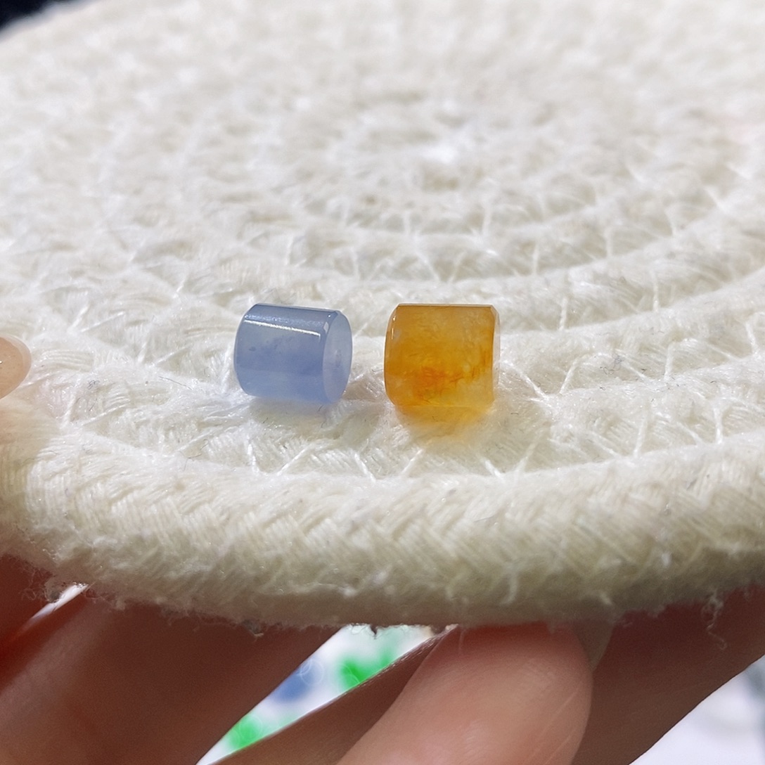 翡翠未镶嵌挂件一对