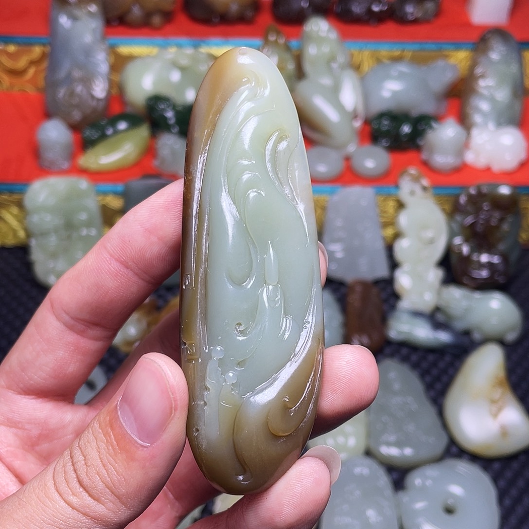 徐****和田玉未镶嵌颈饰