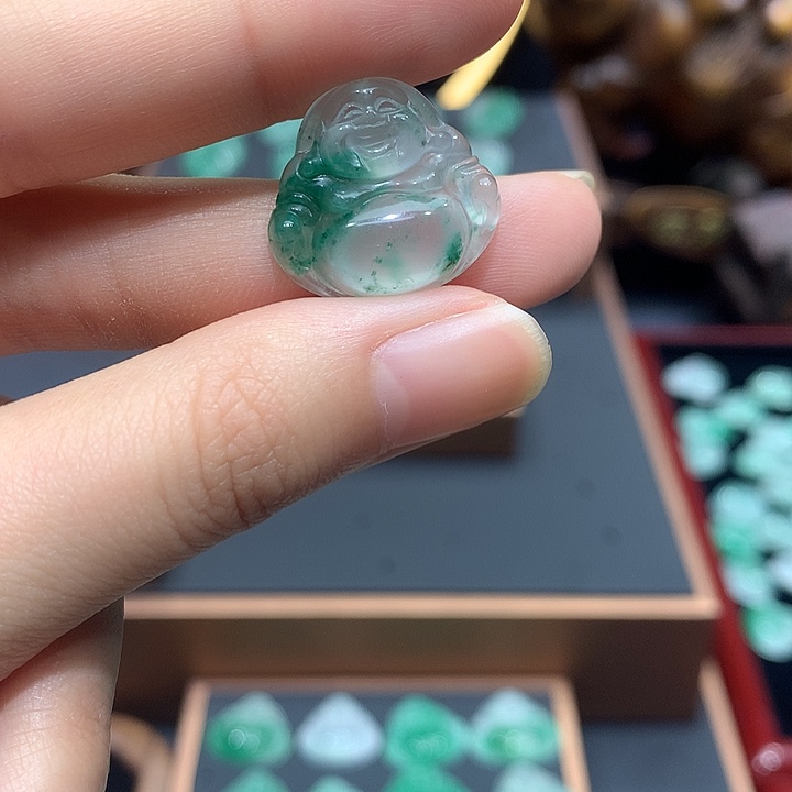 石英质玉未镶嵌颈饰