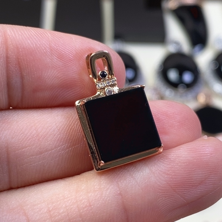 翡翠颈饰18K金镶嵌缅甸天然翡翠墨翠