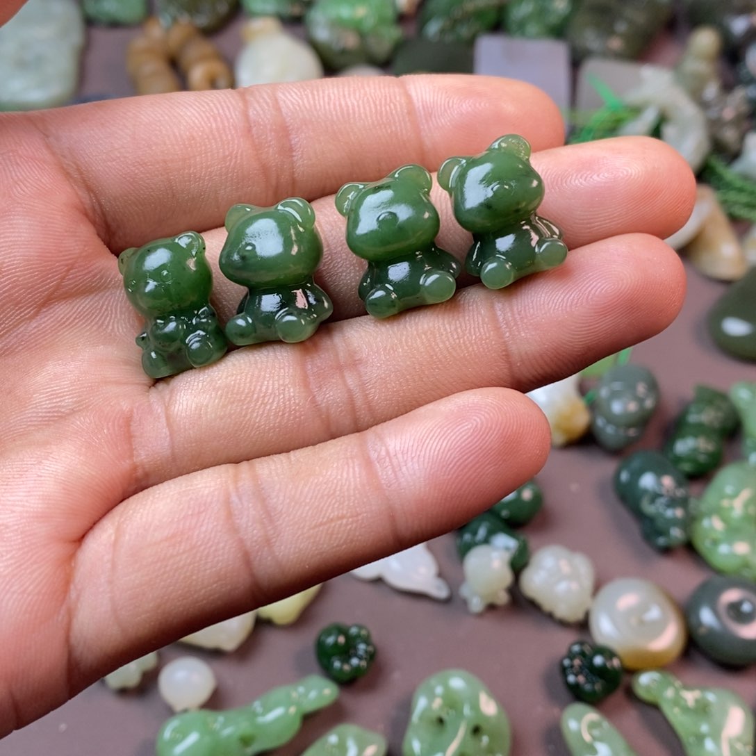 和田玉颈饰未镶嵌铃*?