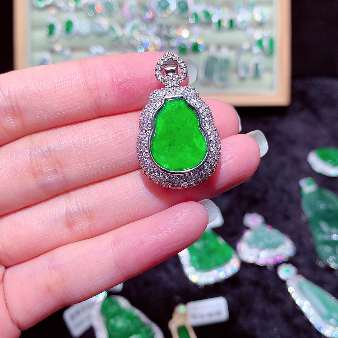 【闪购商品】翡翠吊坠(不含链)未镶嵌