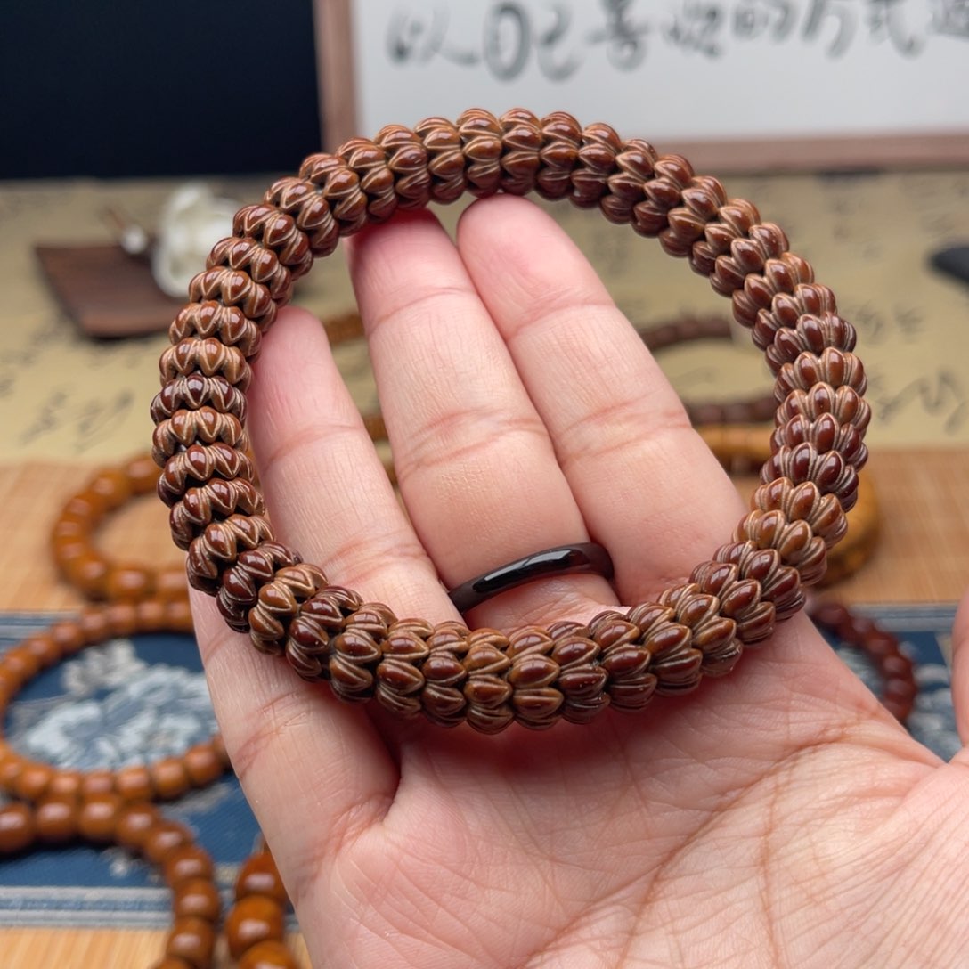 紫金鼠手串雕刻莲花