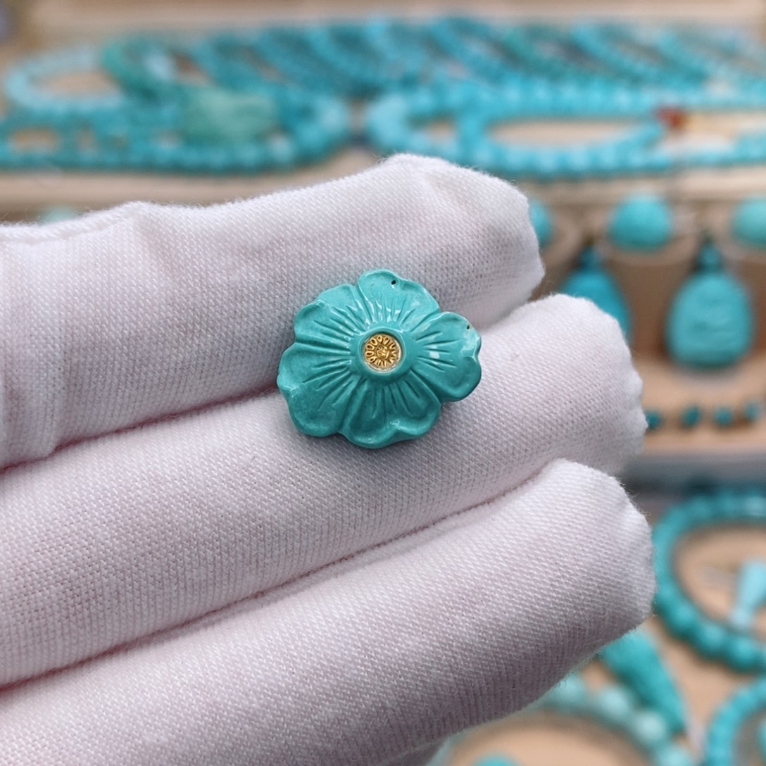 绿松石未镶嵌珠宝奇石