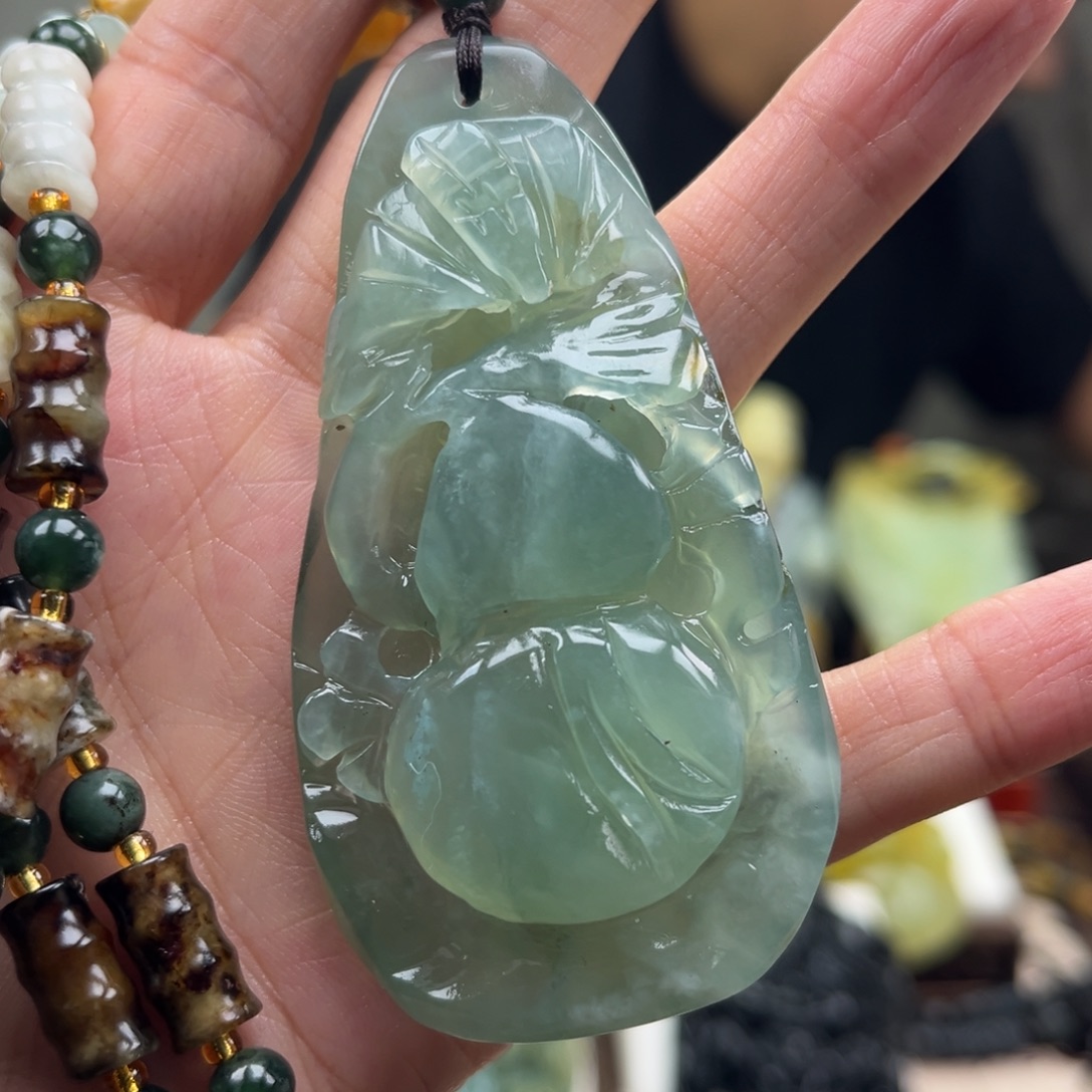 岫玉未镶嵌颈饰挂件