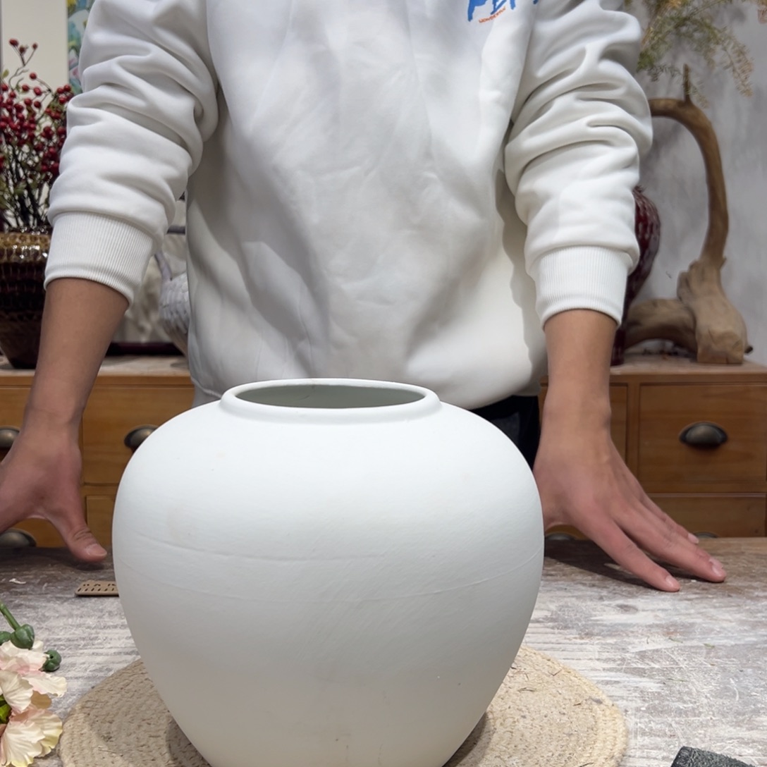 摆件陶瓷花瓶高19口9瑕疵