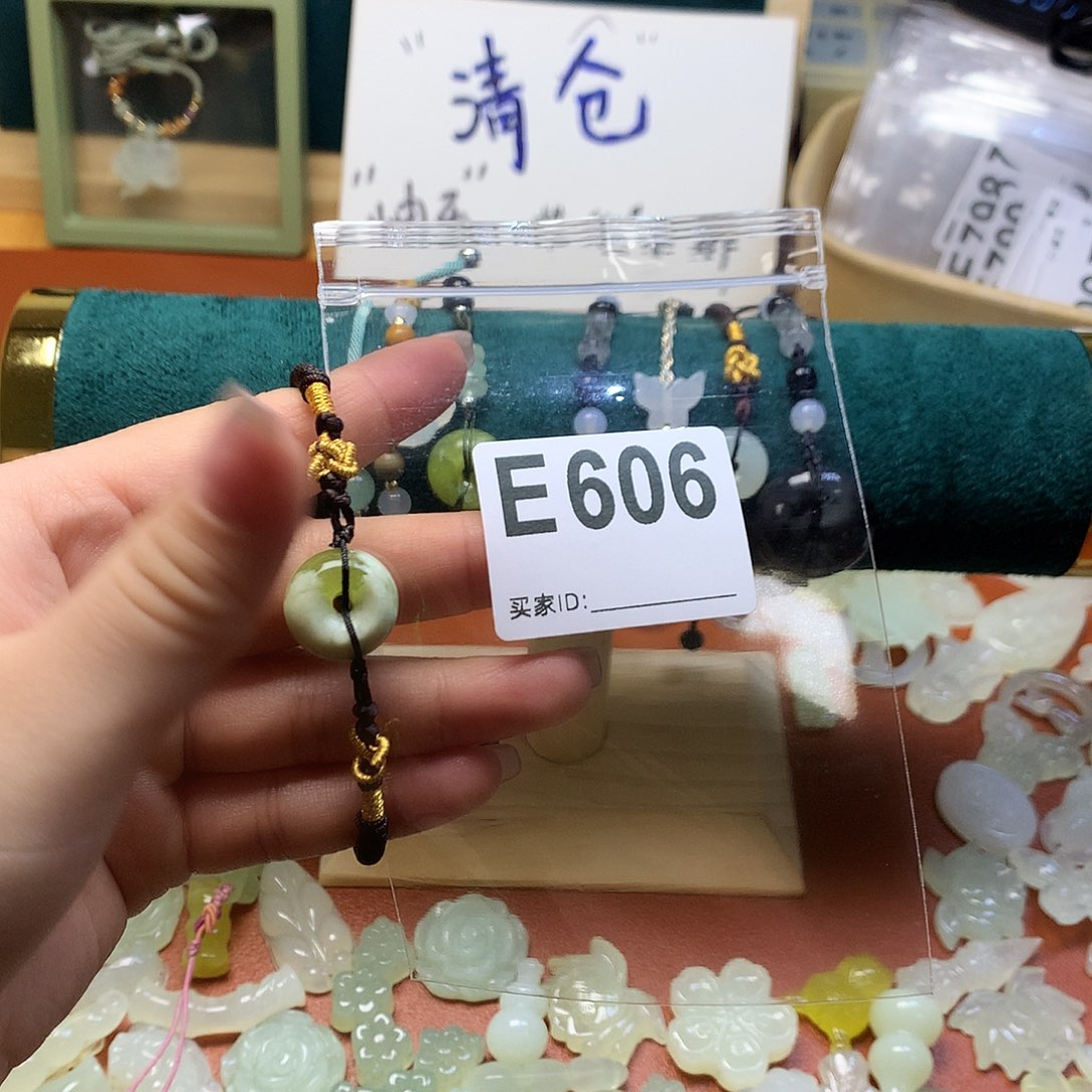 蛇纹石玉颈饰合金