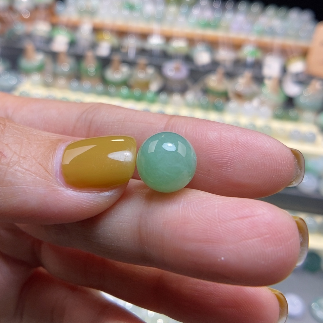 翡翠未镶嵌颈饰11.1果绿