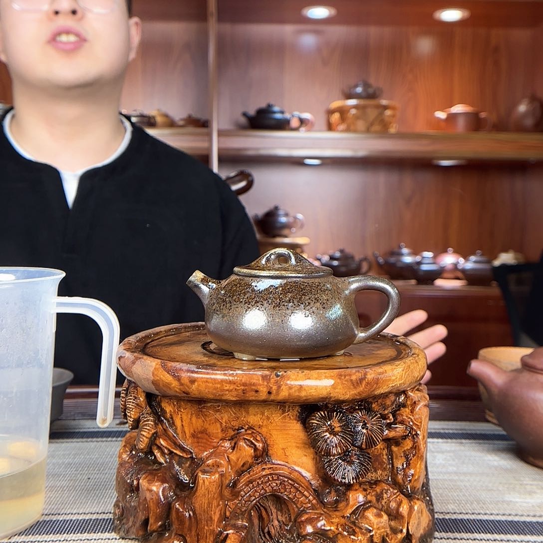 紫砂茶壶前墅窑紫砂。250c c