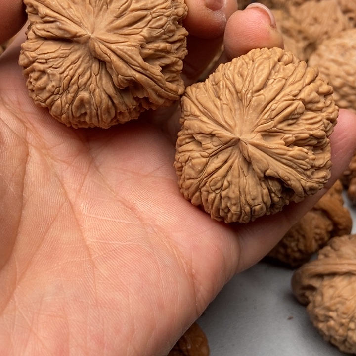 文玩核桃把件不****景南疆