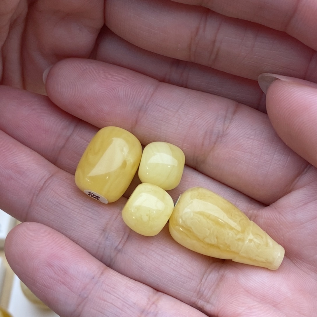 梦***瑶裸石蜜蜡未镶嵌四件套配饰