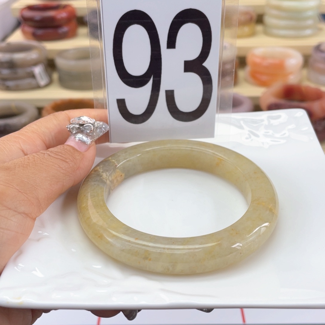 石英岩玉手镯未镶嵌