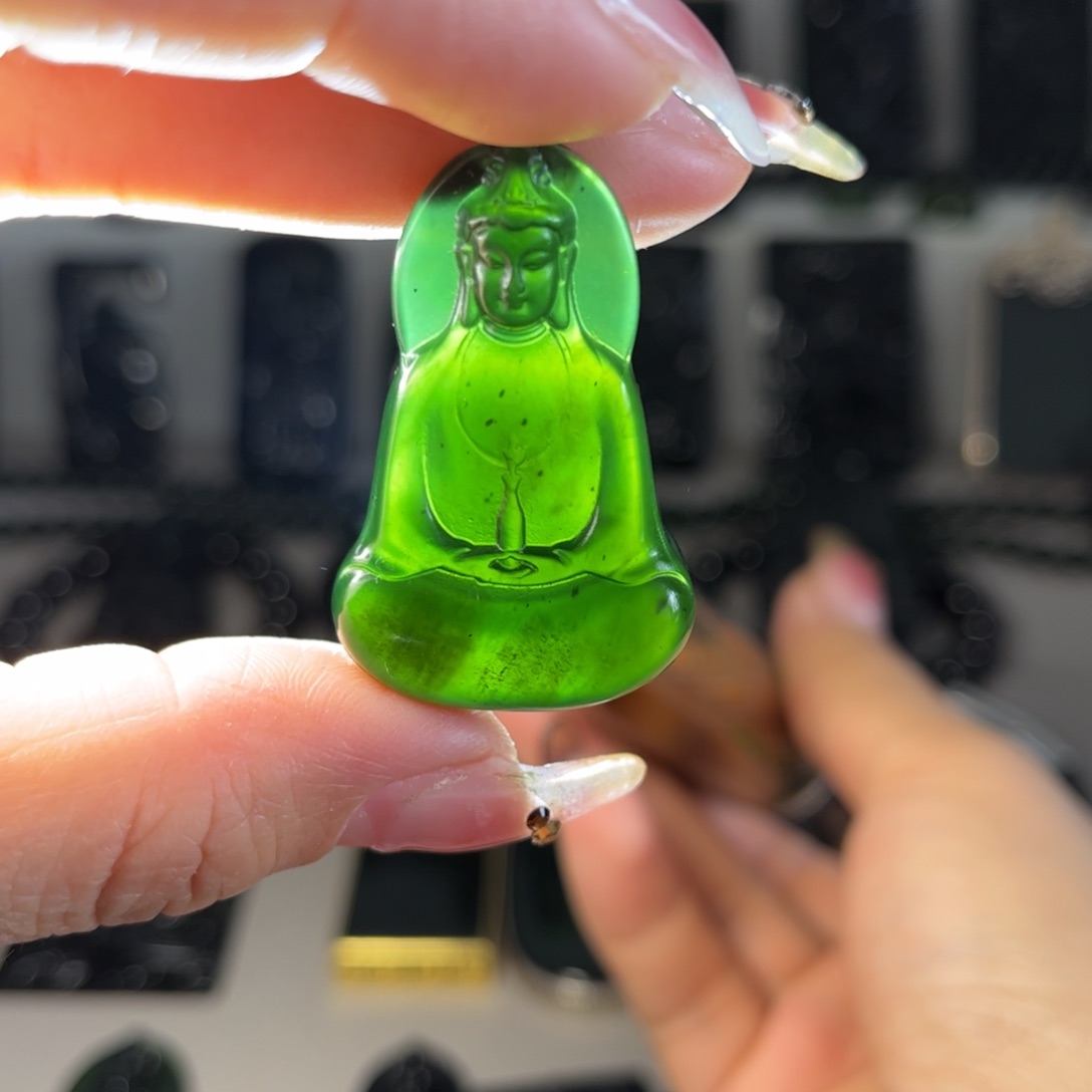 蛇纹石玉颈饰合金