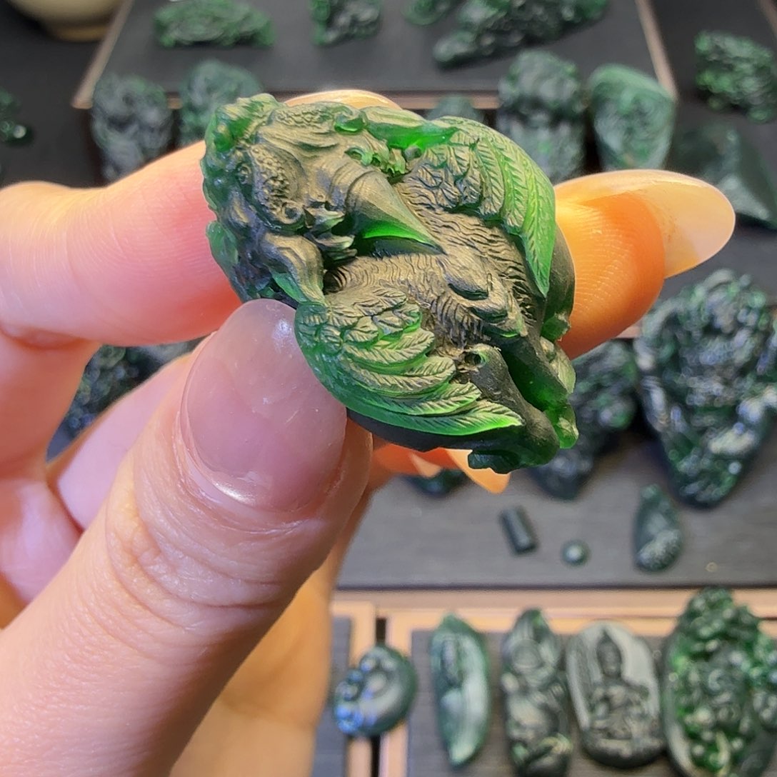 沈***帆定制翡翠未镶嵌貔貅