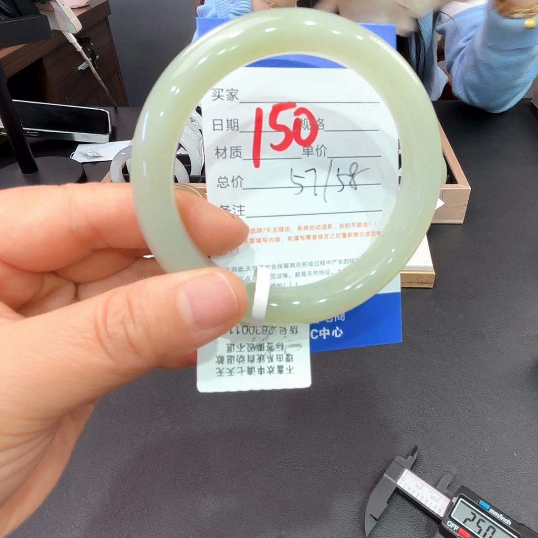 和田玉手镯未镶嵌